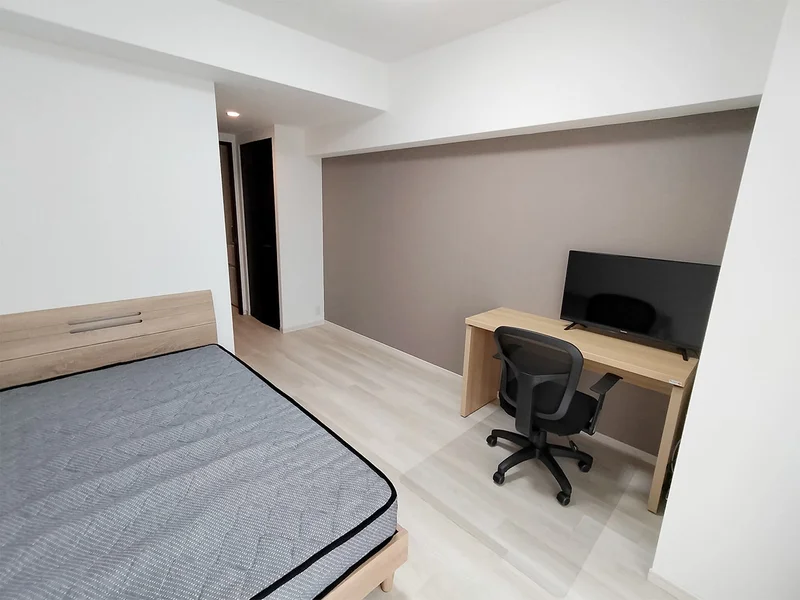 写真はお部屋のイメージです。ラグなどの室内装飾はございません。