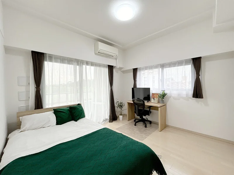 写真はお部屋のイメージです。ラグなどの室内装飾はございません。