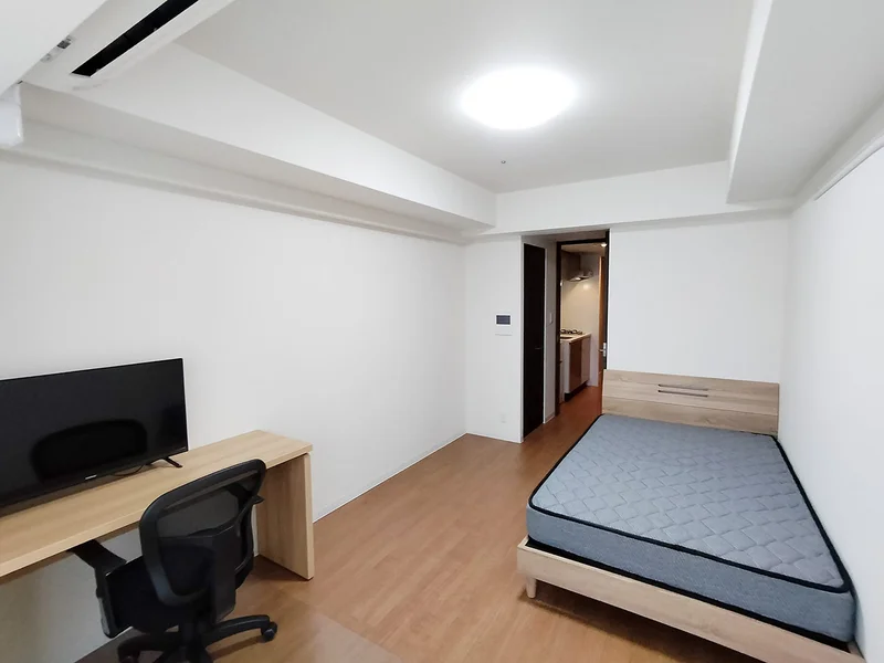 写真はお部屋のイメージです。ラグなどの室内装飾はございません。