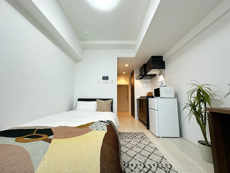 写真はお部屋のイメージです。ラグなどの室内装飾はございません。