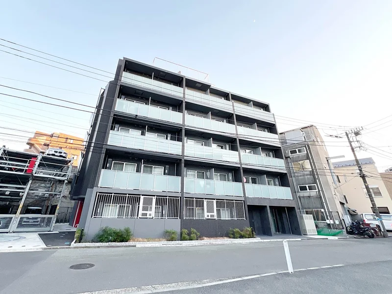 写真はお部屋のイメージです。ラグなどの室内装飾はございません。