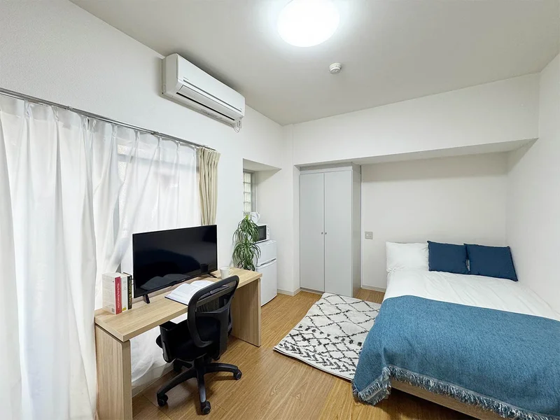 写真はお部屋のイメージです。ラグなどの室内装飾はございません。