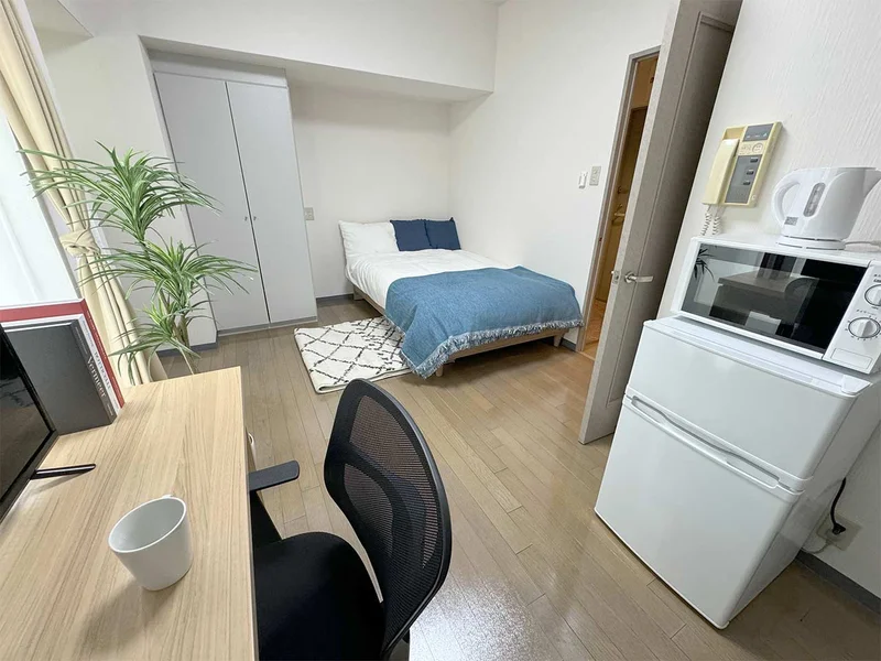 写真はお部屋のイメージです。ラグなどの室内装飾はございません。