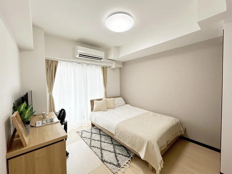 写真はお部屋のイメージです。ラグなどの室内装飾はございません。