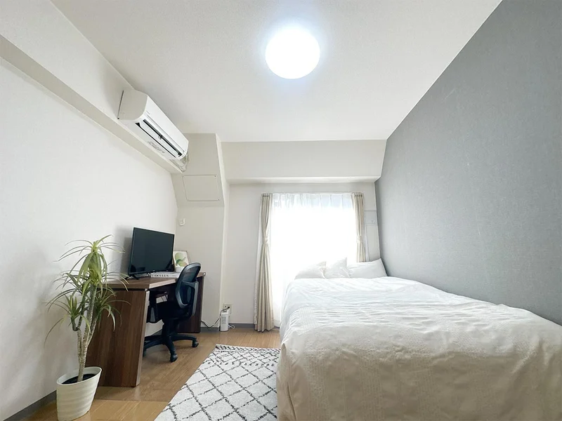 写真はお部屋のイメージです。ラグなどの室内装飾はございません。