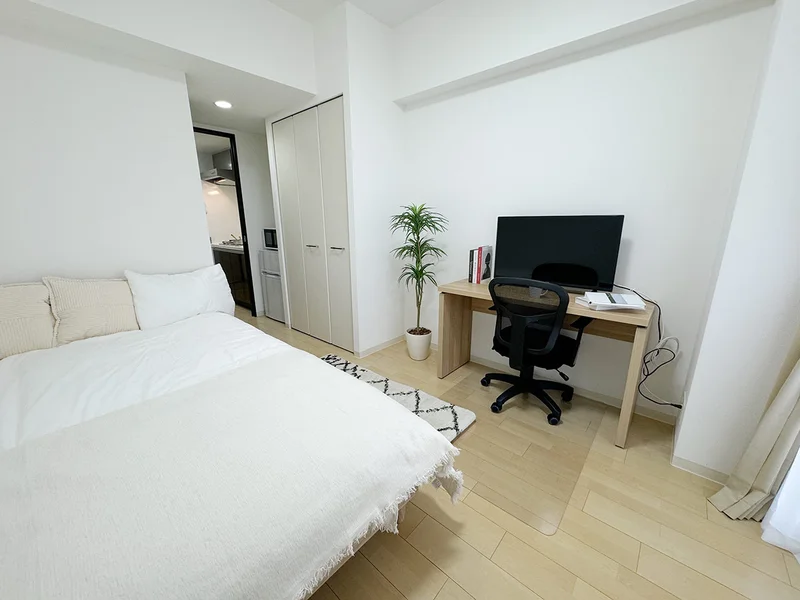写真はお部屋のイメージです。ラグなどの室内装飾はございません。