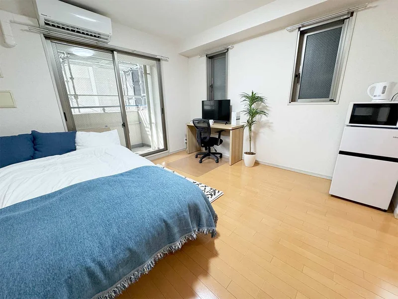 写真はお部屋のイメージです。ラグなどの室内装飾はございません。