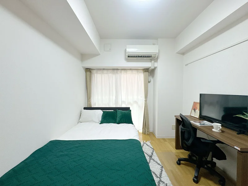 写真はお部屋のイメージです。ラグなどの室内装飾はございません。