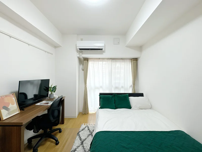 写真はお部屋のイメージです。ラグなどの室内装飾はございません。