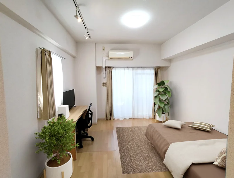 写真はお部屋のイメージです。ラグなどの室内装飾はございません。