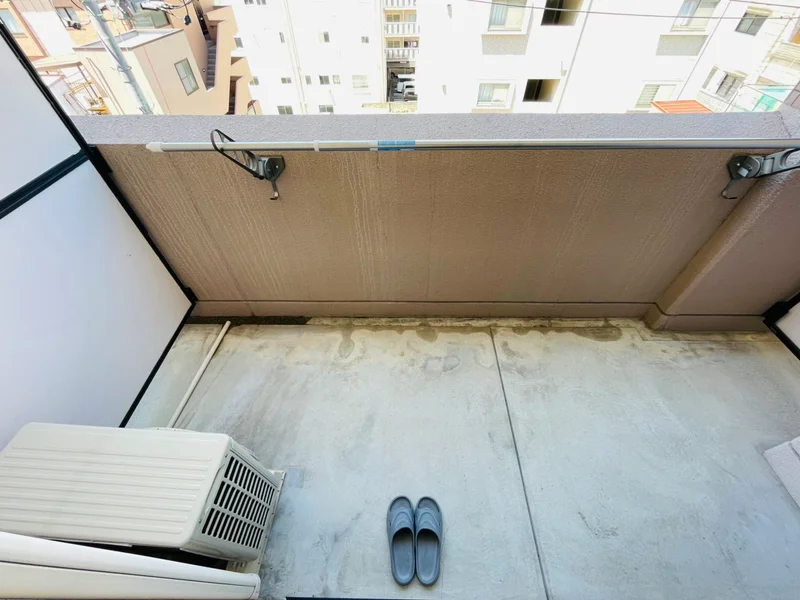 洗濯竿・スリッパ備え付☆入居中洗濯もできるので、コインランドリーに行かなくても大丈夫☆☆