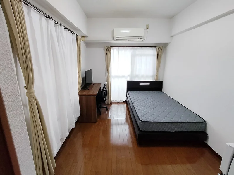 写真はお部屋のイメージです。ラグなどの室内装飾はございません。