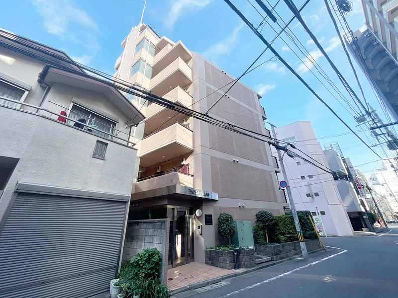 写真はお部屋のイメージです。ラグなどの室内装飾はございません。