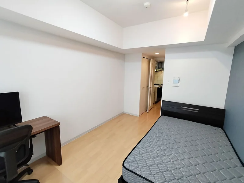 写真はお部屋のイメージです。ラグ等の室内装飾はございません。