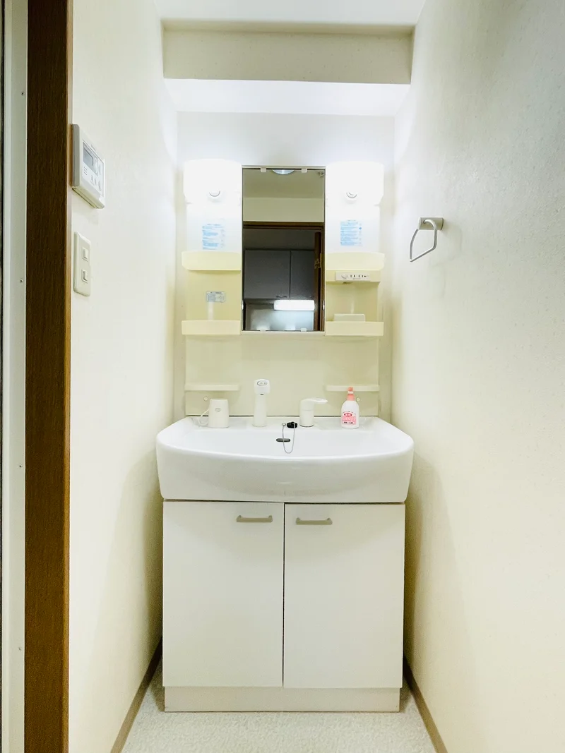 嬉しい独立洗面台付★☆忙しい朝でも余裕をもって身だしなみが整えることができます♪