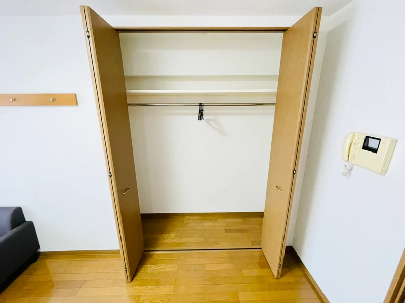 収納スペースも充実しており、嬉しいポール付☆☆