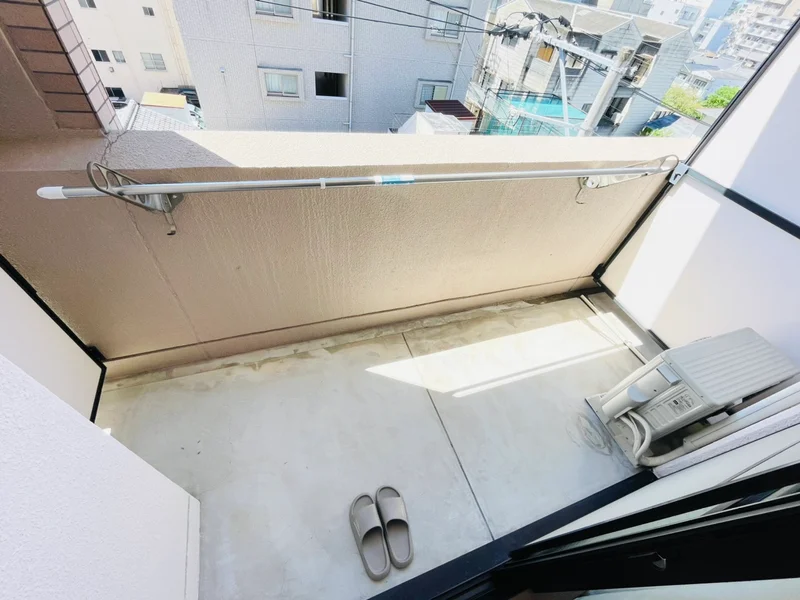 洗濯竿・スリッパ備え付☆入居中洗濯もできるので、コインランドリーに行かなくても大丈夫☆☆