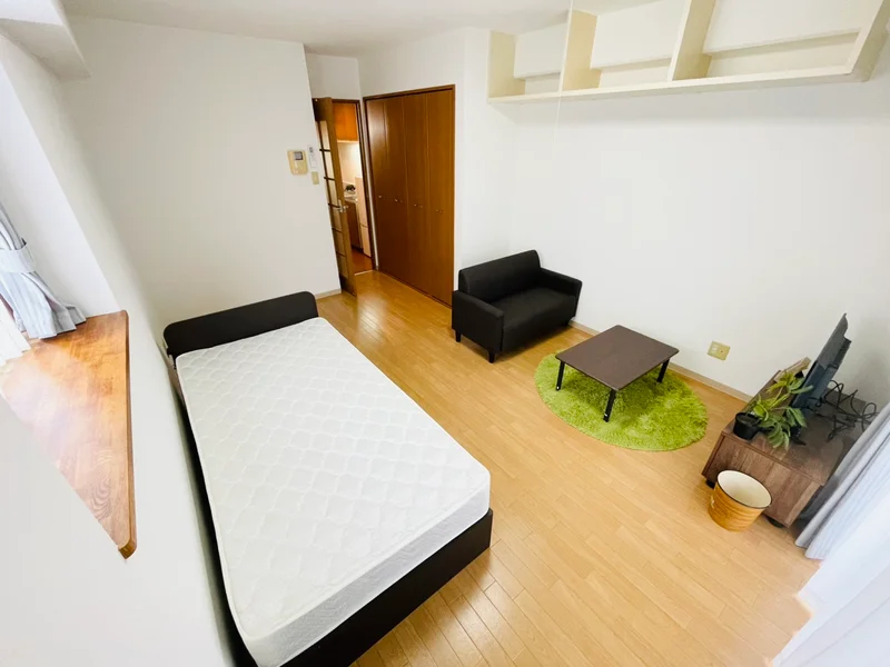 温かい雰囲気のお部屋！自宅で暮らすようなゆったりとした空間が魅力的♪出張の方はもちろん、観光にいらっしゃった方にもおススメ☆★Ｓマンスリーのお部屋は家具・家電・備品の充実度が高いため大変ご好評いただいております。