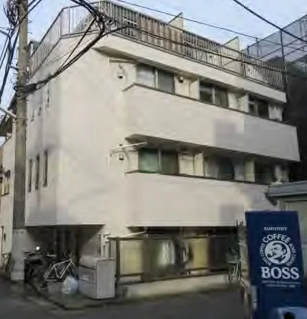 写真はお部屋のイメージです。ラグなどの室内装飾はございません。