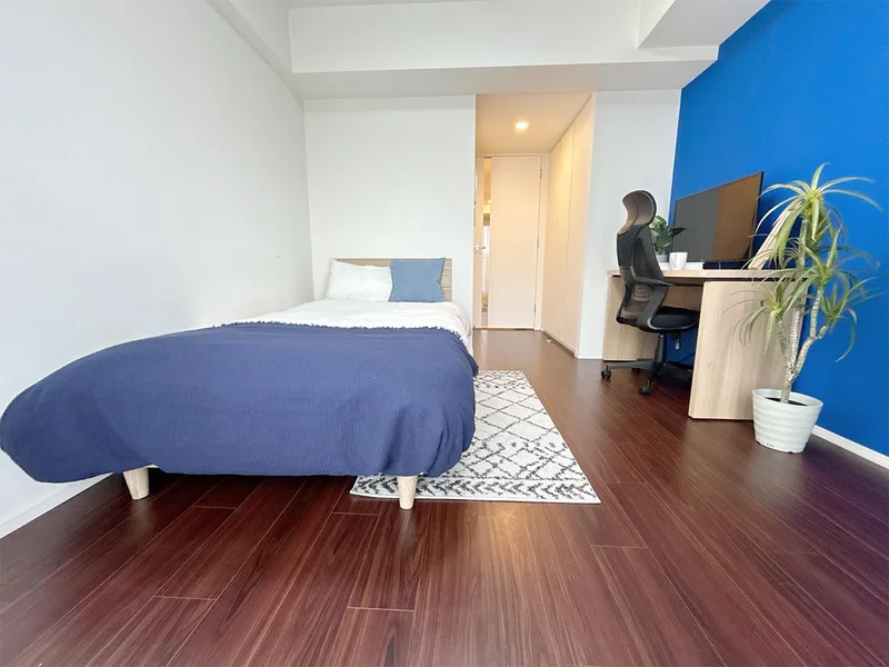 写真はお部屋のイメージです。ラグなどの室内装飾はございません。