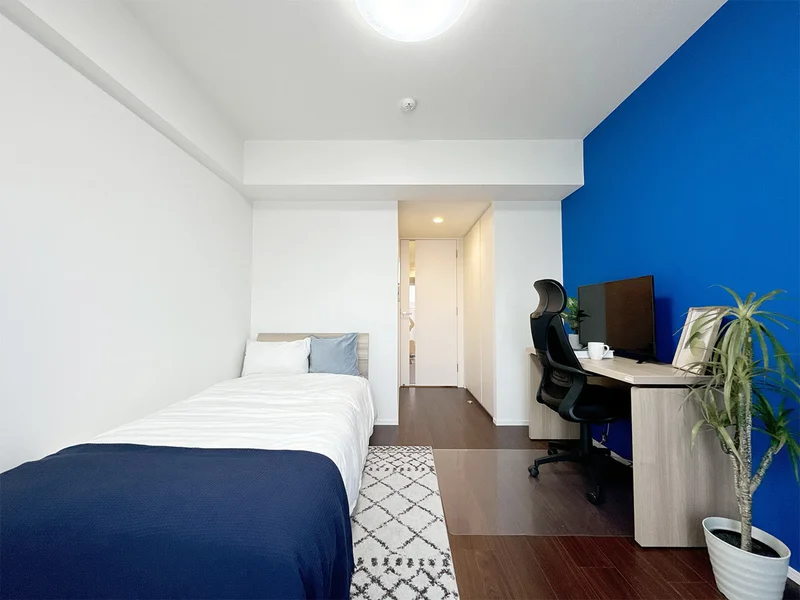 写真はお部屋のイメージです。ラグなどの室内装飾はございません。