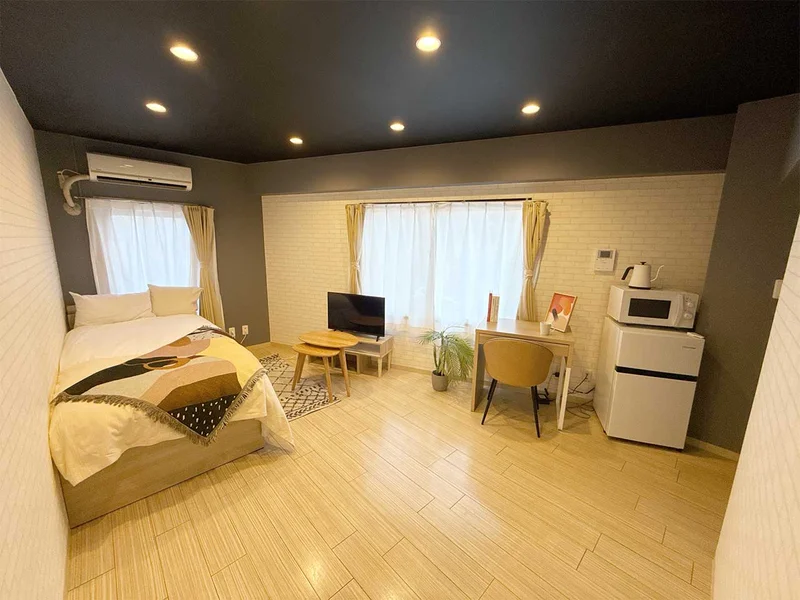 写真はお部屋のイメージです。ラグなどの室内装飾はございません。