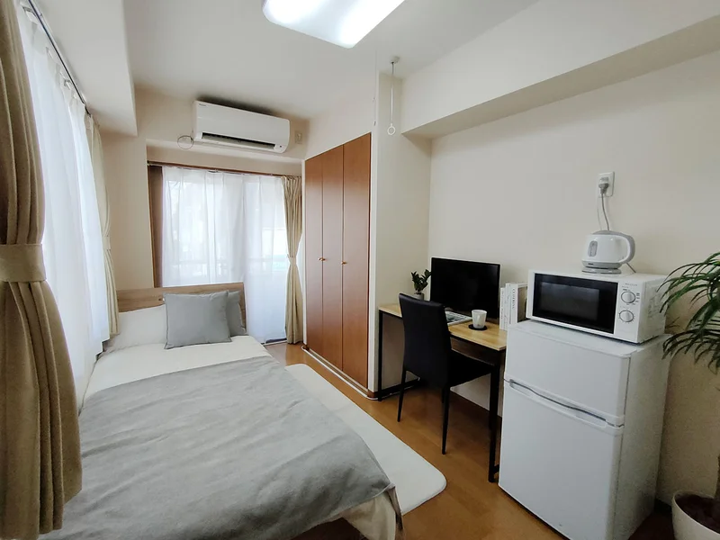 写真はお部屋のイメージです。ラグなどの室内装飾はございません。