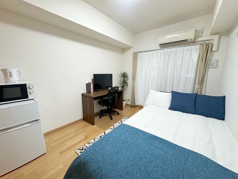 写真はお部屋のイメージです。ラグなどの室内装飾はございません。