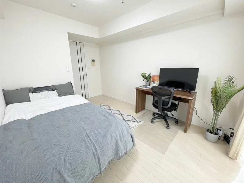 写真はお部屋のイメージです。ラグなどの室内装飾はございません。