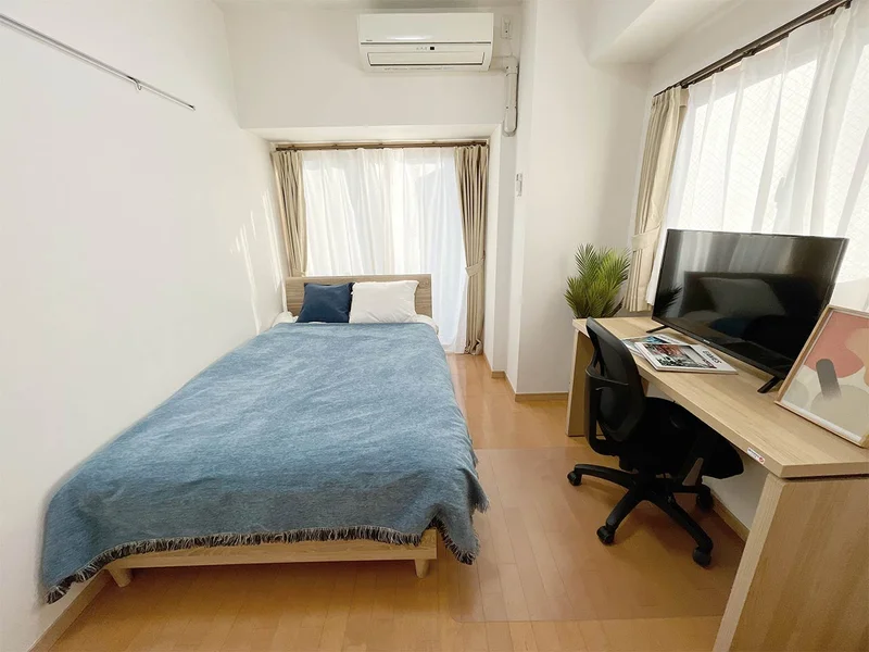 写真はお部屋のイメージです。ラグなどの室内装飾はございません。