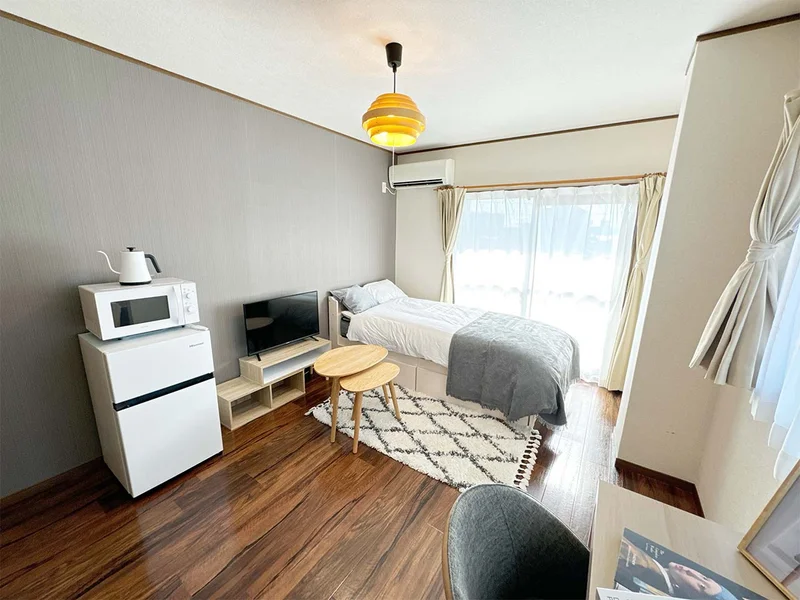 写真はお部屋のイメージです。ラグなどの室内装飾はございません。