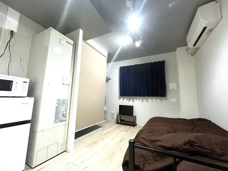 玄関と洋室の間に仕切りあり