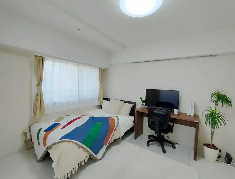 写真はお部屋のイメージです。ラグなどの室内装飾はございません。