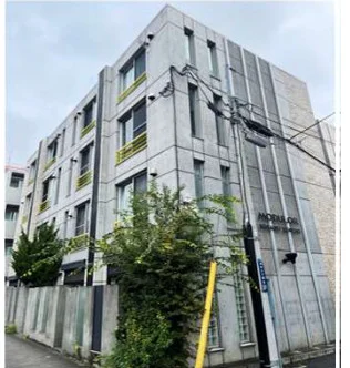 写真はお部屋のイメージです。ラグなどの室内装飾はございません。