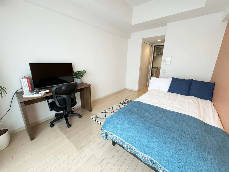 写真はお部屋のイメージです。ラグなどの室内装飾はございません。