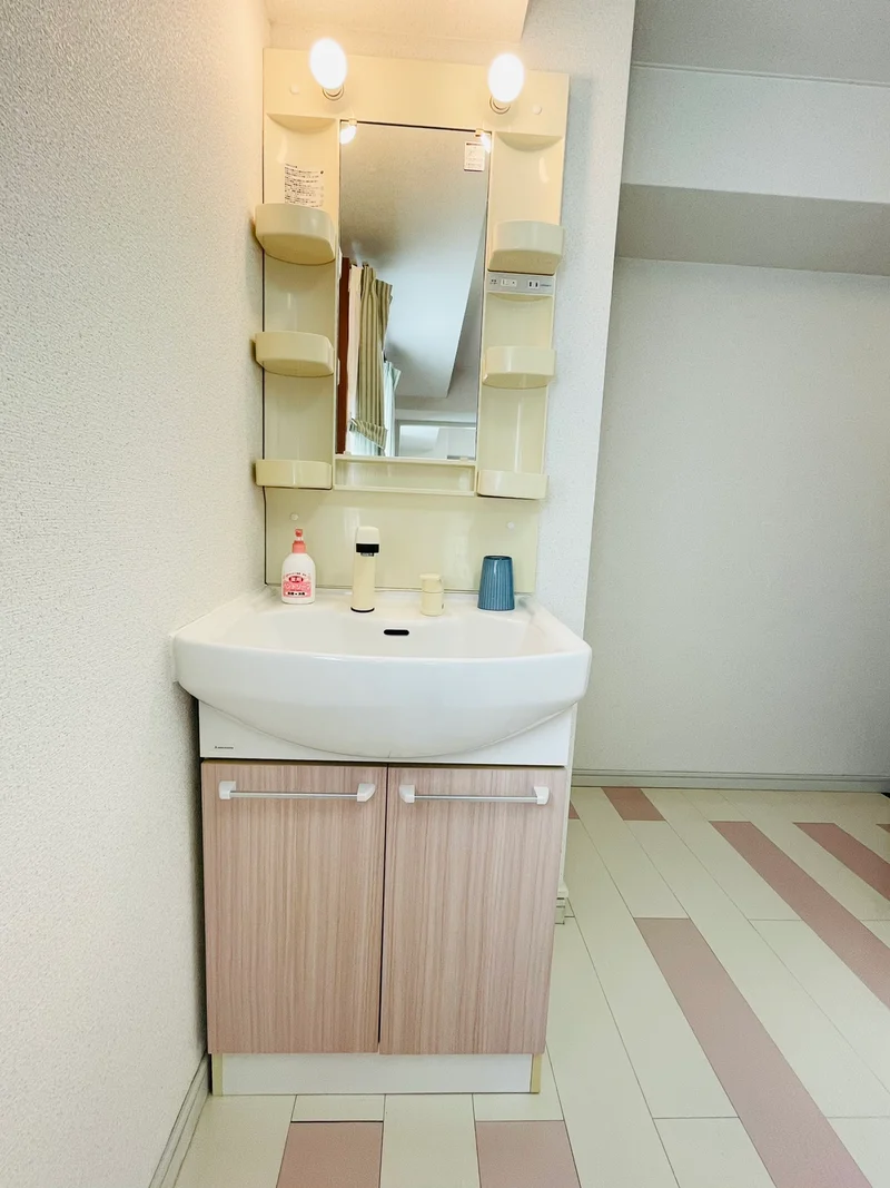 嬉しい独立洗面台付★☆忙しい朝でも余裕をもって身だしなみが整えることができます♪