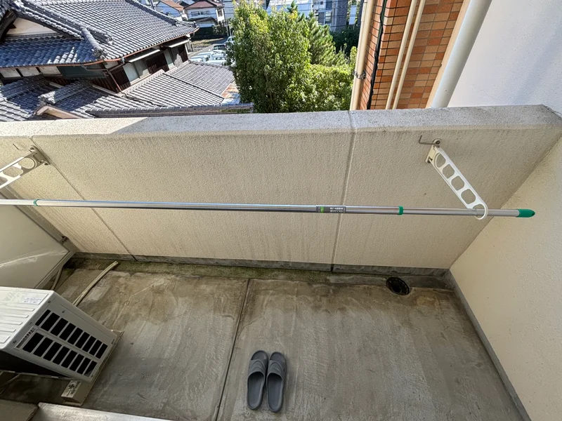 洗濯竿・スリッパ備え付☆入居中洗濯もできるので、コインランドリーに行かなくても大丈夫☆☆