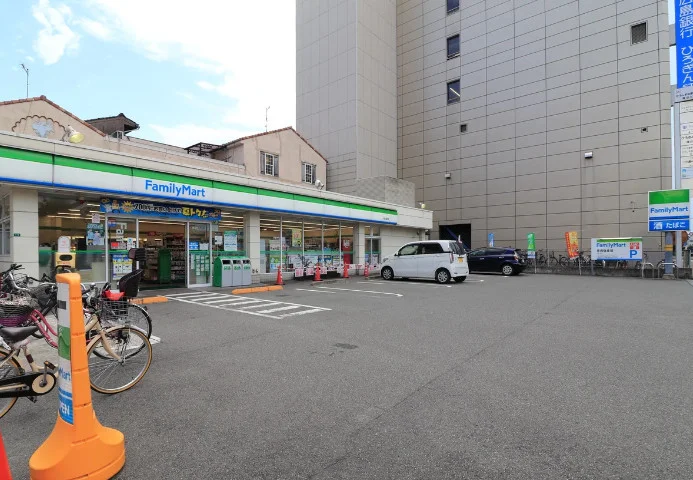 ファミリーマート 福山霞町店まで徒歩３分