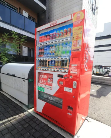 敷地内自販機あり　コンビニに行かなくても飲み物が購入できて便利！