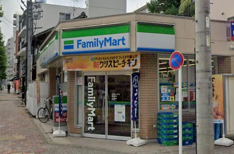 ファミリーマート 金山町店まで徒歩1分、55ｍ
