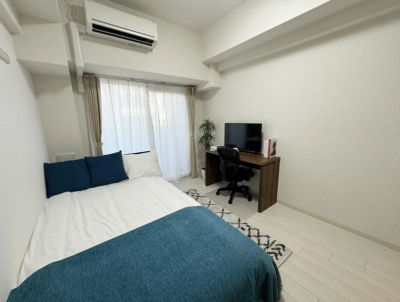 写真はお部屋のイメージです。ラグなどの室内装飾はございません。