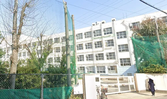 名古屋市立港楽小学校まで徒歩６分、400ｍ