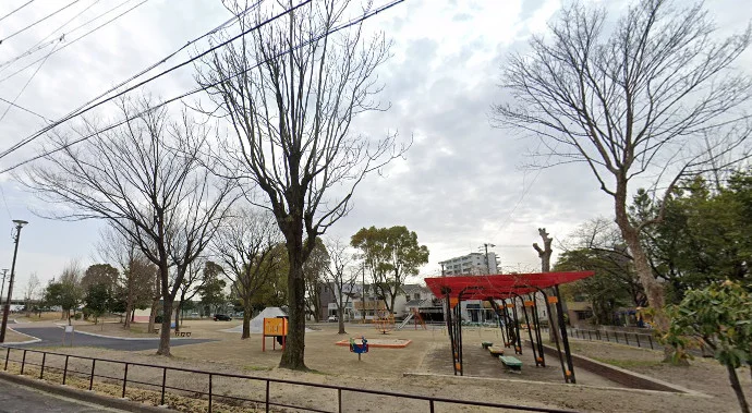 港陽公園まで徒歩５分、350ｍ