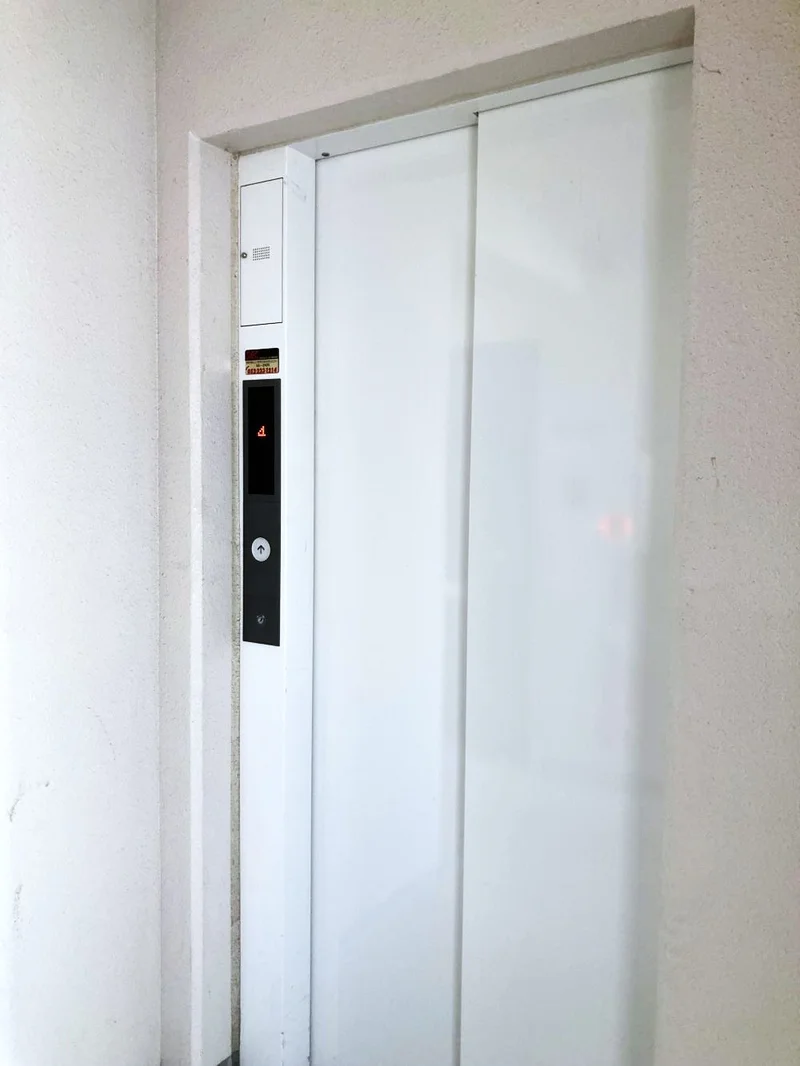 エレベーター付き　上階移動可能！