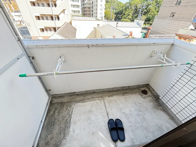 洗濯竿・スリッパ備え付☆入居中洗濯もできるので、コインランドリーに行かなくても大丈夫☆☆