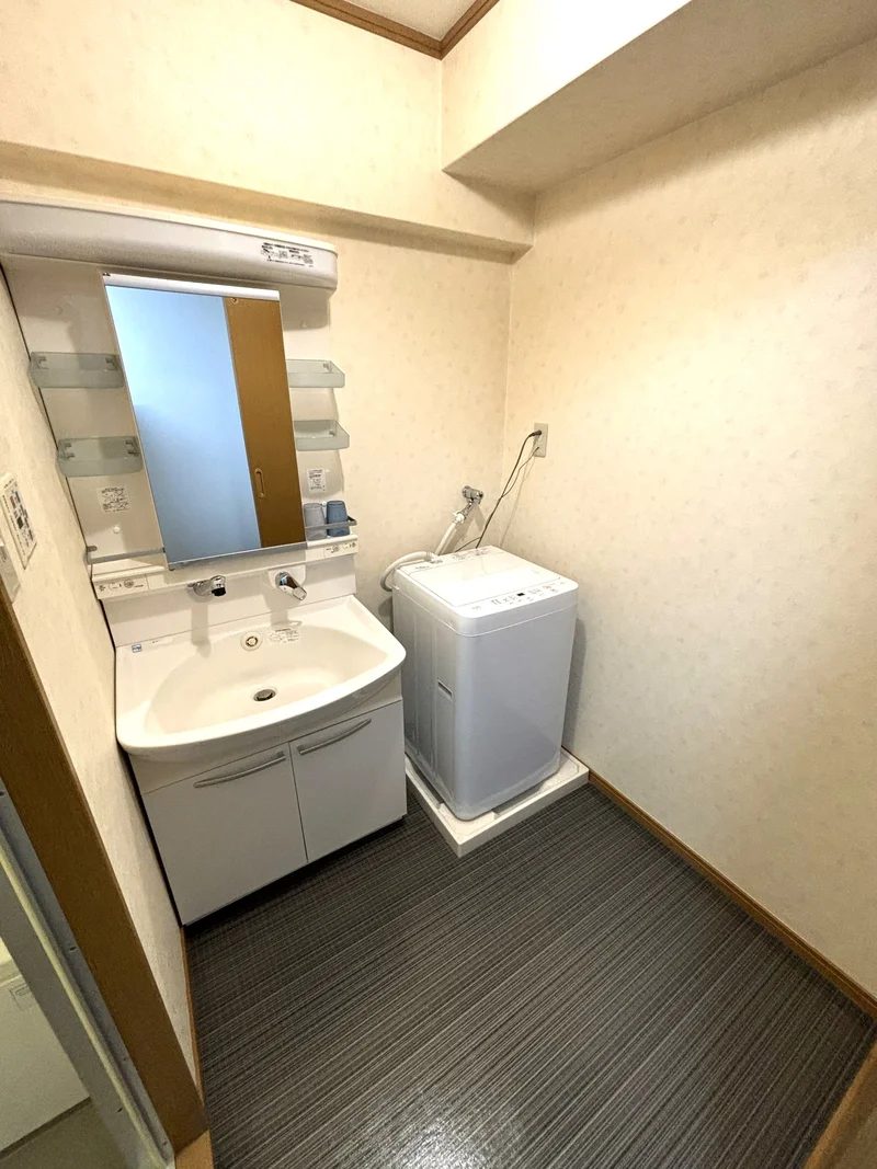 嬉しい独立洗面台付★☆忙しい朝でも余裕をもって身だしなみが整えることができます♪