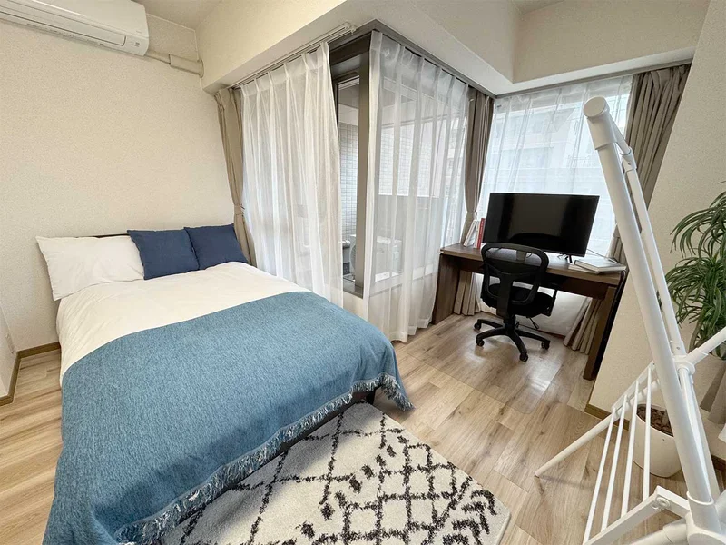 写真はお部屋のイメージです。ラグなどの室内装飾はございません。